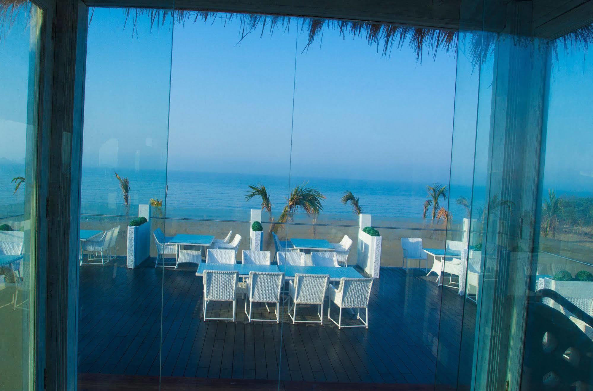 Serena Beach Resort Мандві Екстер'єр фото