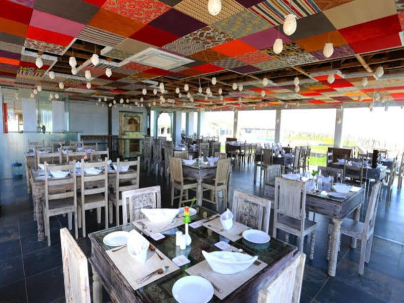 Serena Beach Resort Мандві Екстер'єр фото