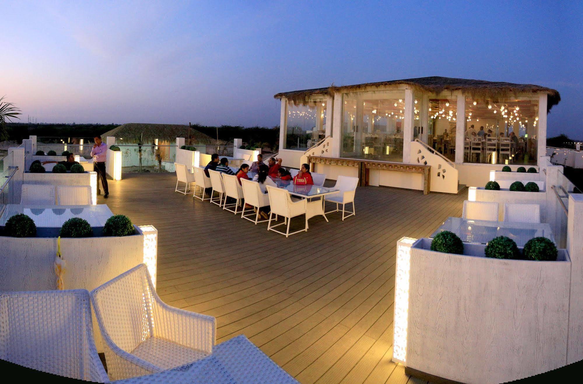 Serena Beach Resort Мандві Екстер'єр фото
